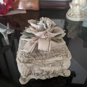 Capodimonte Casa Elite Porcelain Trinket Box